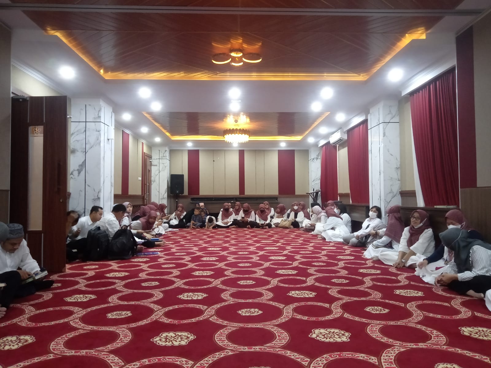 Politeknik Indonusa Surakarta Organizes Al-Qur’an Completion and Iftar Gathering
